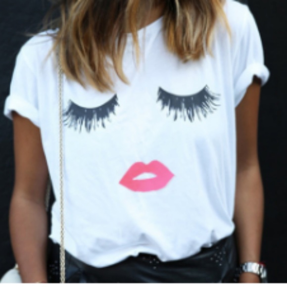 Tops - Eyelash Lip Print Tee